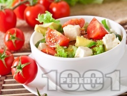 Свежа салата с чери домати, авокадо и сирене Фета - снимка на рецептата